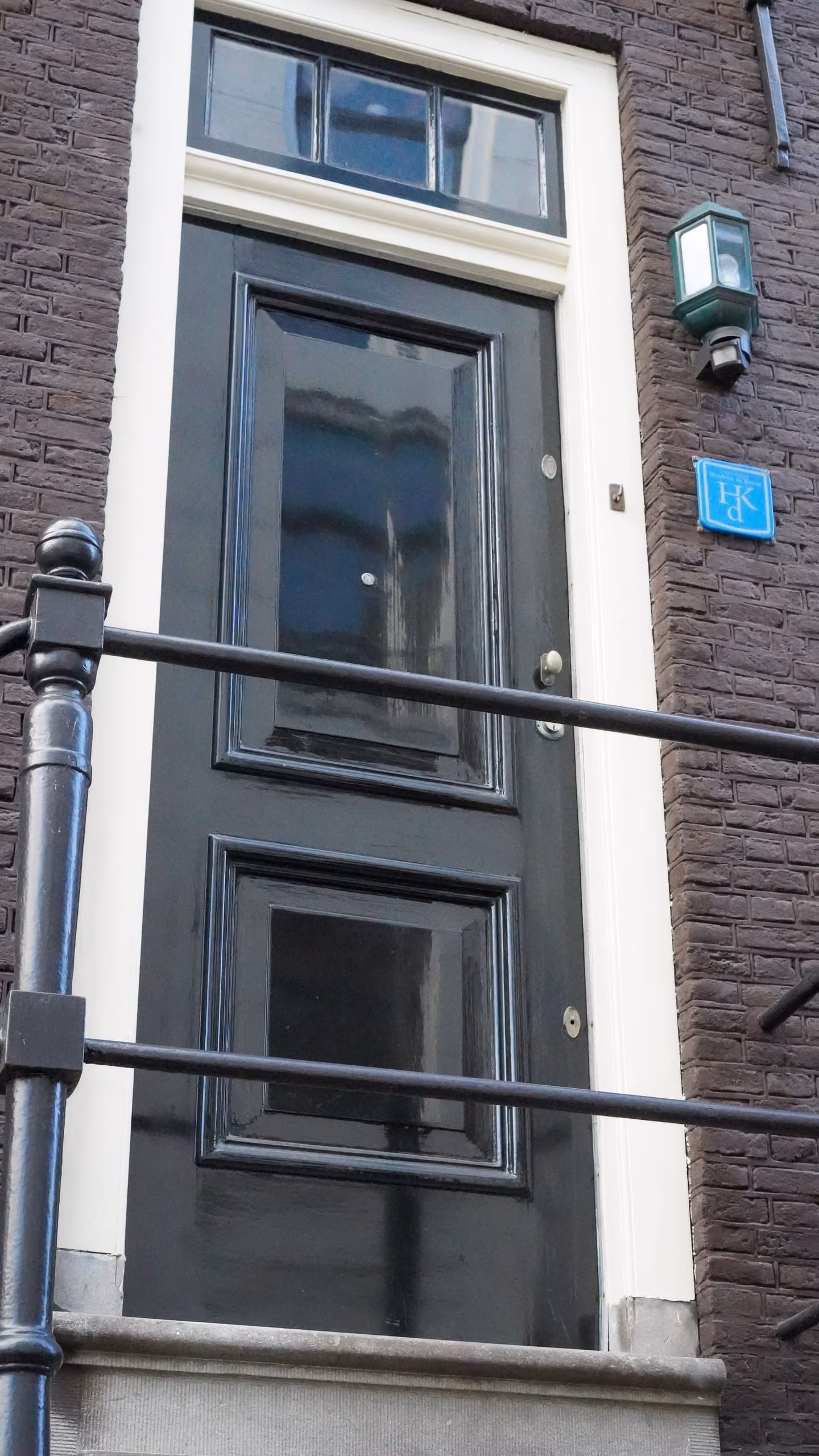 Detail van de voordeur na schilderwerk